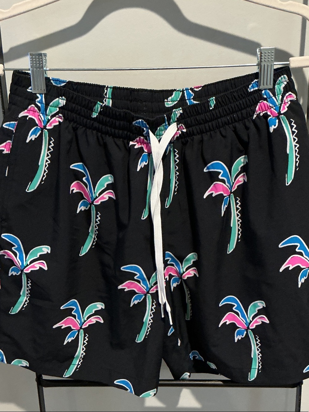 chubbies Men's Black Swim Shorts with Pink & Teal Palm Accents